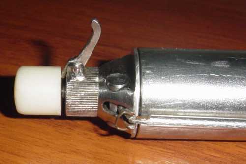 Pneumatic gun with the releasing valve